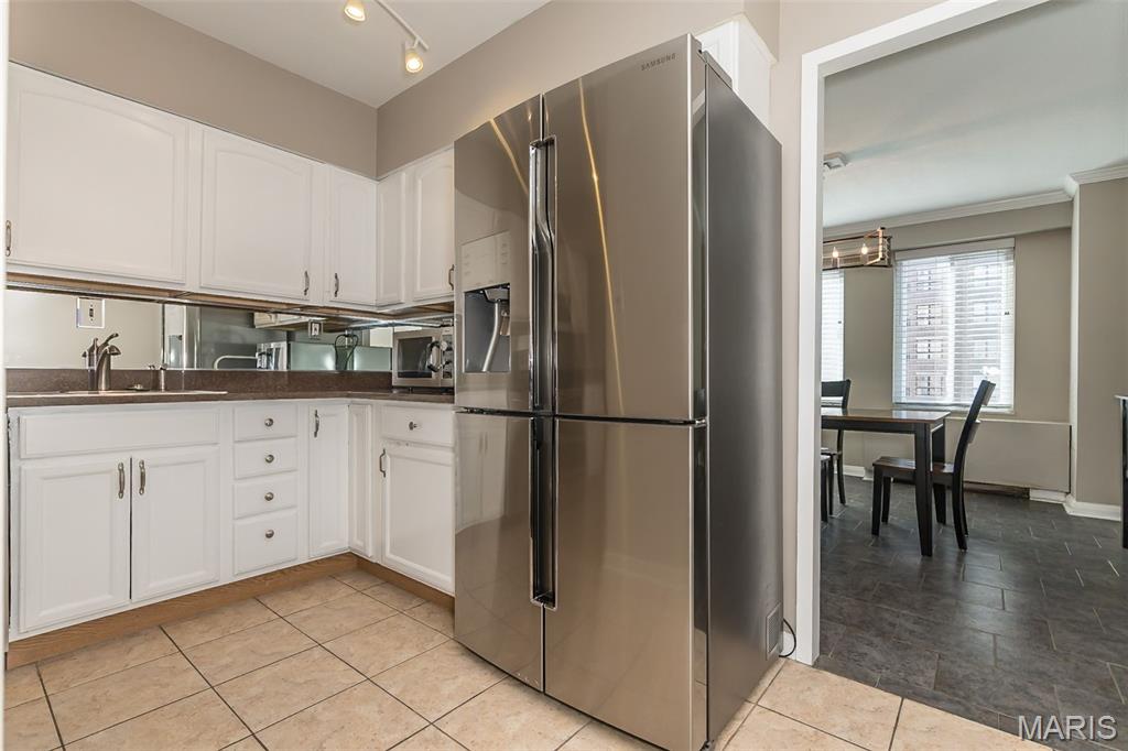 Hanley Towers Apts Condo - Residential