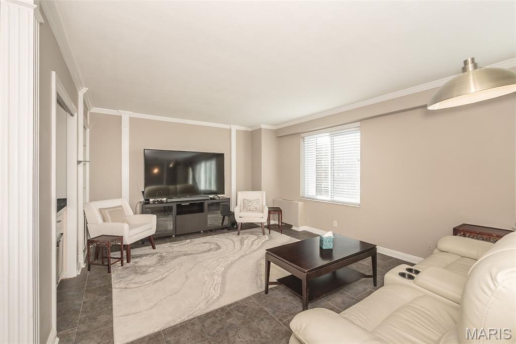 Hanley Towers Apts Condo - Residential