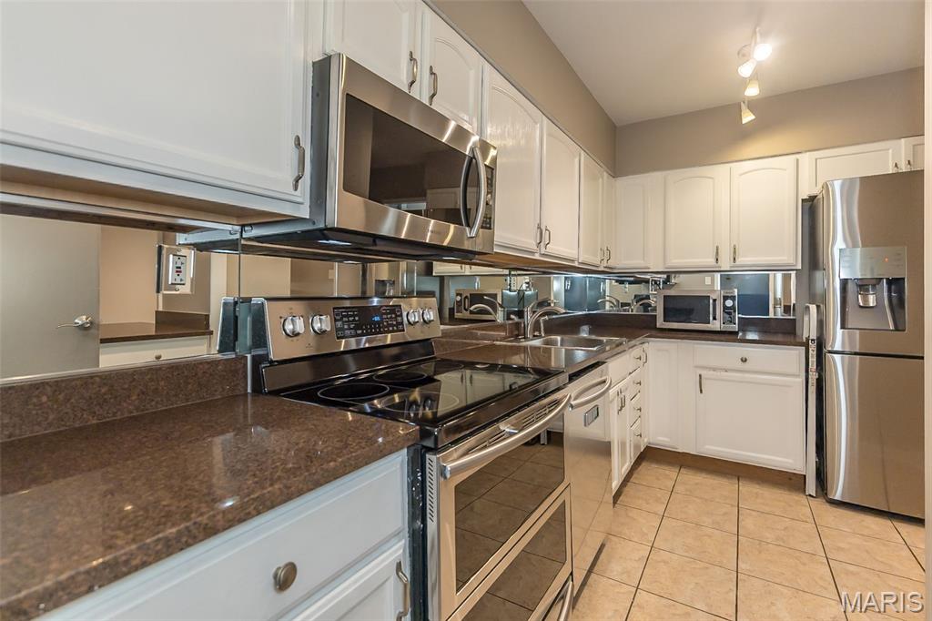 Hanley Towers Apts Condo - Residential