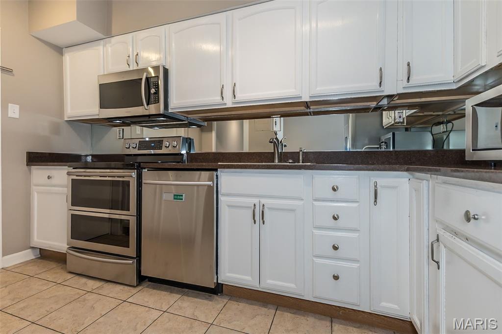 Hanley Towers Apts Condo - Residential