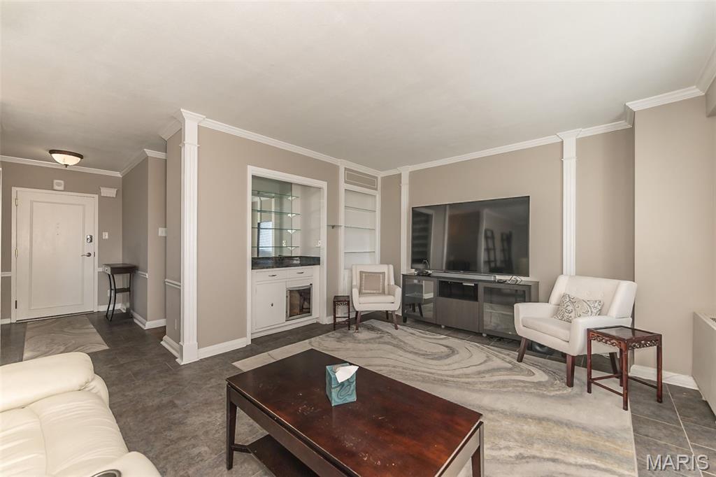 Hanley Towers Apts Condo - Residential