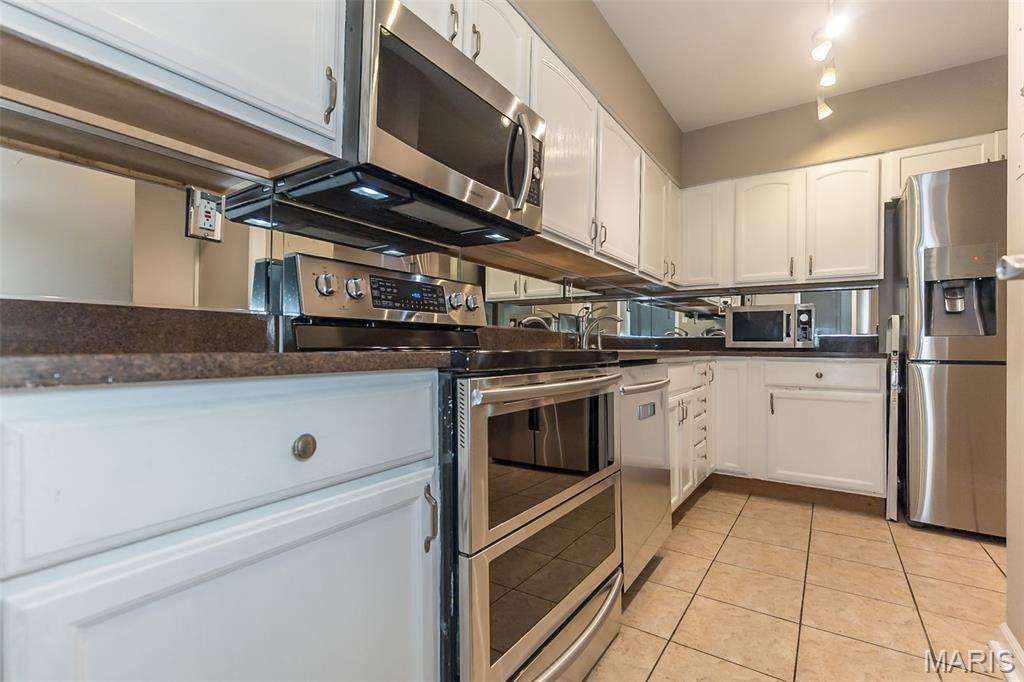 Hanley Towers Apts Condo - Residential