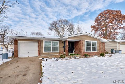 Photo of 1350 Sandy Drive, Florissant, MO 63031 (MLS # 25079891)