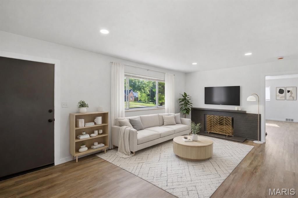 Photo of 46 Green Acres Road, St Louis, MO 63137 (MLS # 26024597)