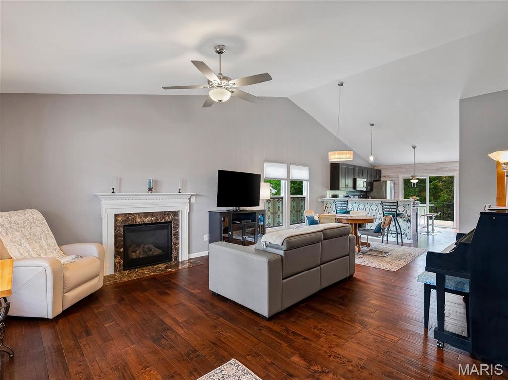 6487 Buckingham Palace Drive