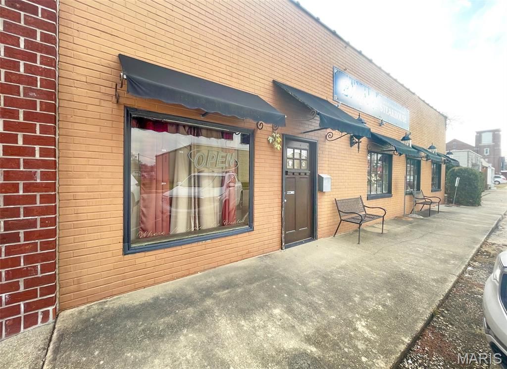 Photo of 117 S Locust Street, Dexter, MO 63841 (MLS # 25079943)