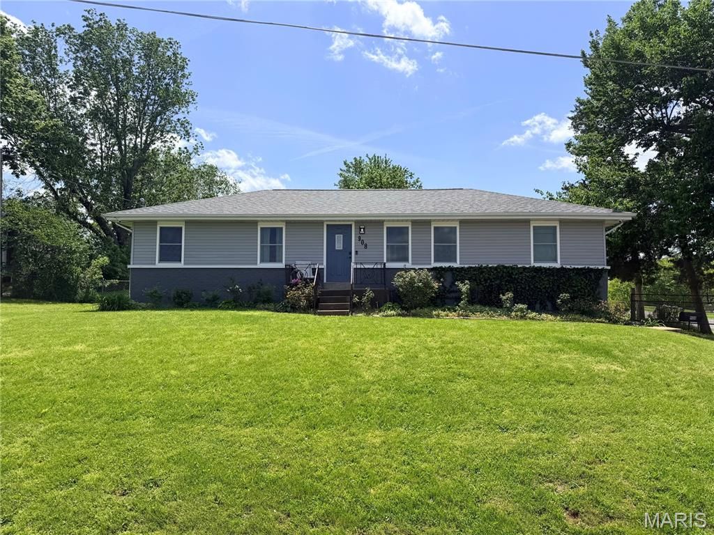 Photo of 908 W Springfield Avenue, Union, MO 63084 (MLS # 26026307)