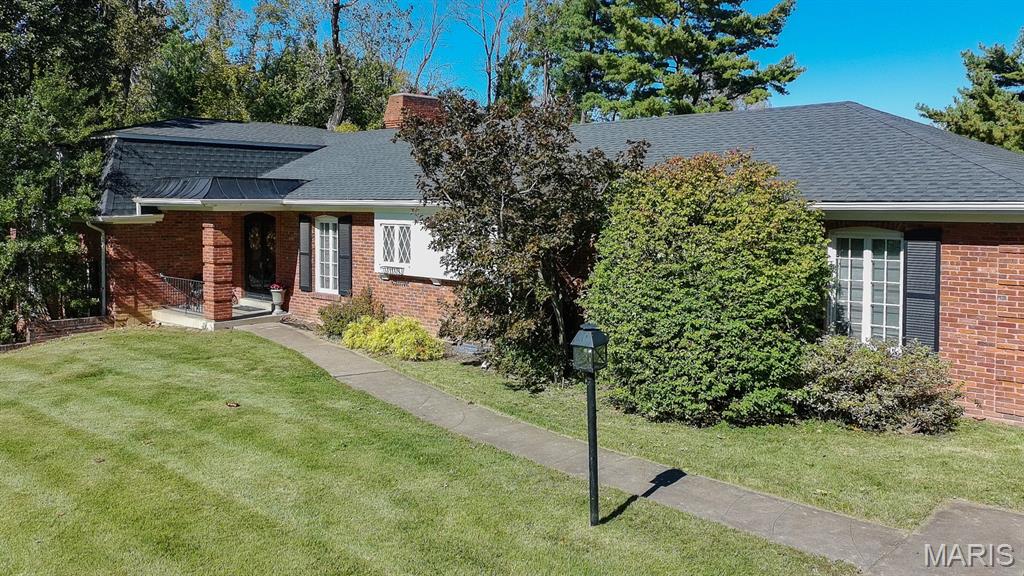 Photo of 11631 Fallbrook Drive, Town and Country, MO 63131 (MLS # 26067088)