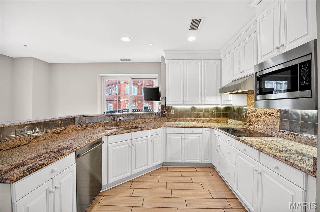 Plaza In Clayton A Condo The - Residential