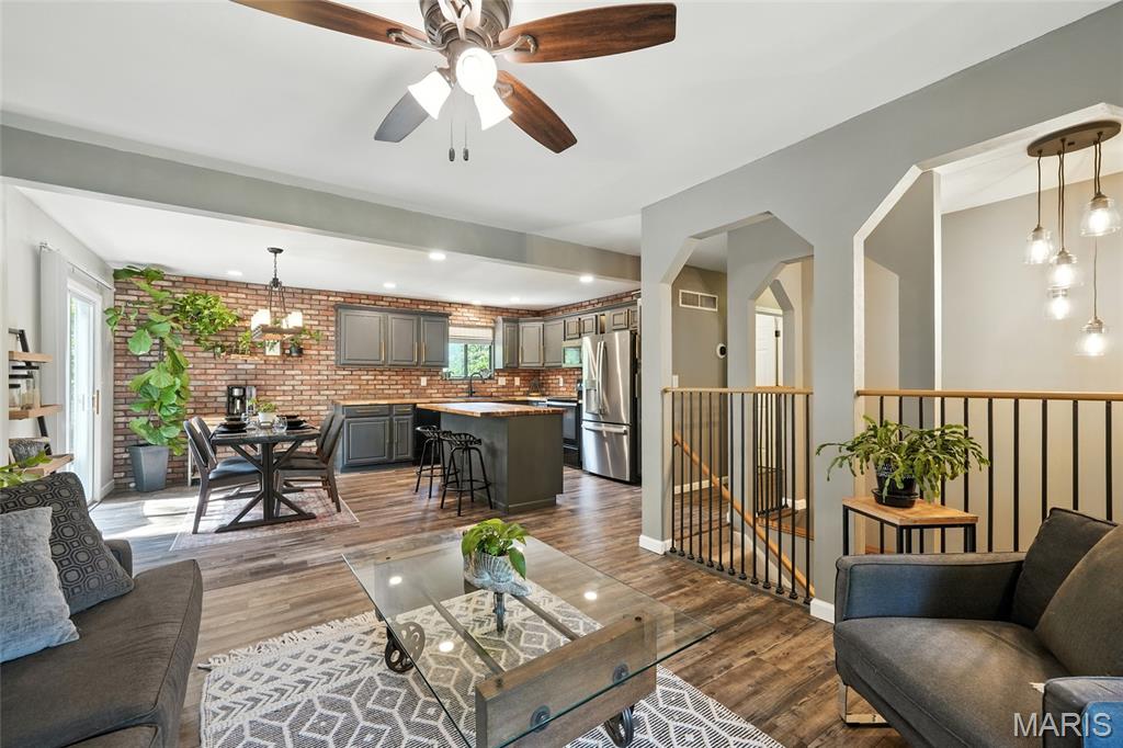 2175 Forest Lane