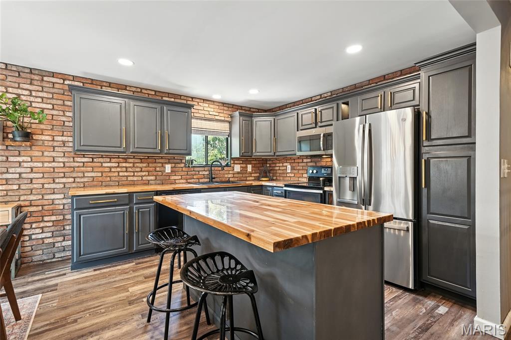 2175 Forest Lane