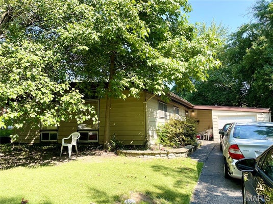 3 HOLLY LN, FLORISSANT, MO 63033 - Image e9f1ecd853db0ca4bd1a7b8d137c51bf/2995508962