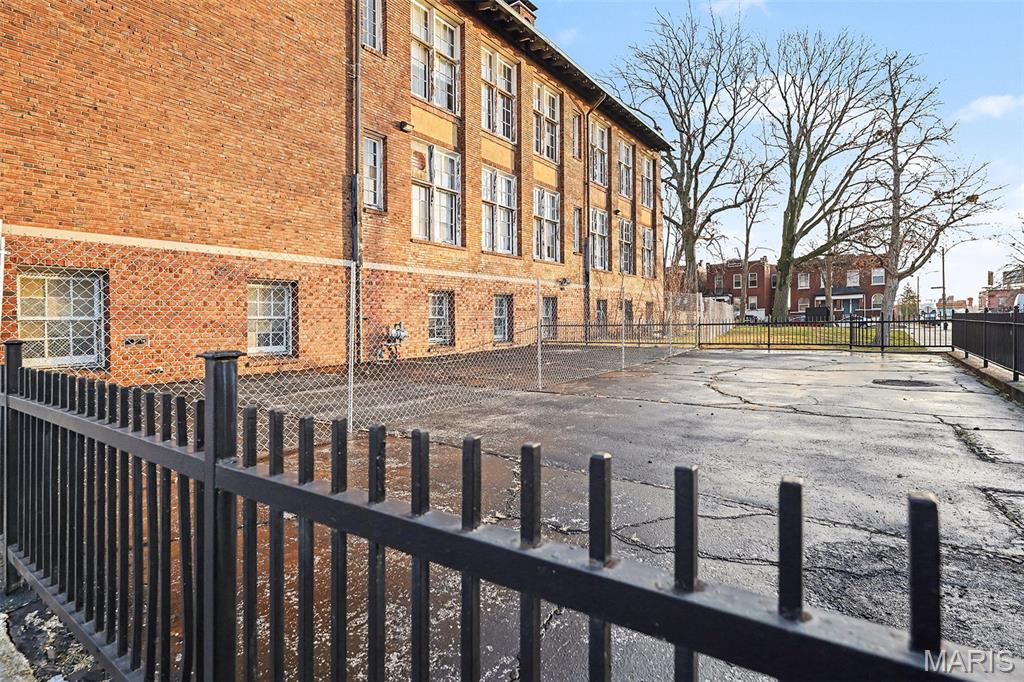 Hunts Add - Commercial Sale