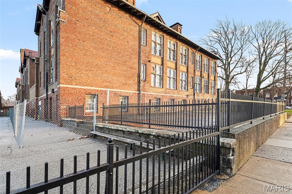 Hunts Add - Commercial Sale