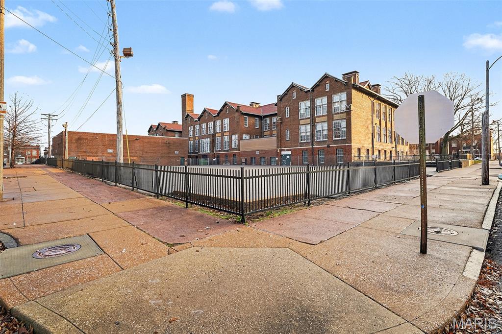 Hunts Add - Commercial Sale