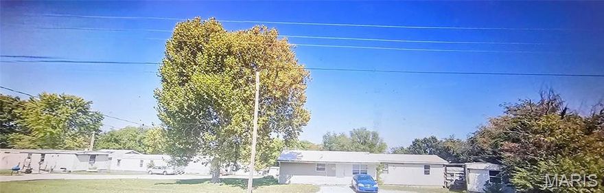 If your looking for income generating properties, look no longer.  Included in this sale is 7 manufactured homes conveniently situated in the city limits of St Robert.  All but one is currently leased with long term tenants.  There is also an additional lot included; however, there are restrictions as to what can be put in.  The restrictions are governed by the City of St Robert.  Please review guidelines located on the City of St Robert's website.  Property features Laclede Electric, for electricity and the City of St Robert for water, sewer, and trash.  What a buy at only $245,000.00.