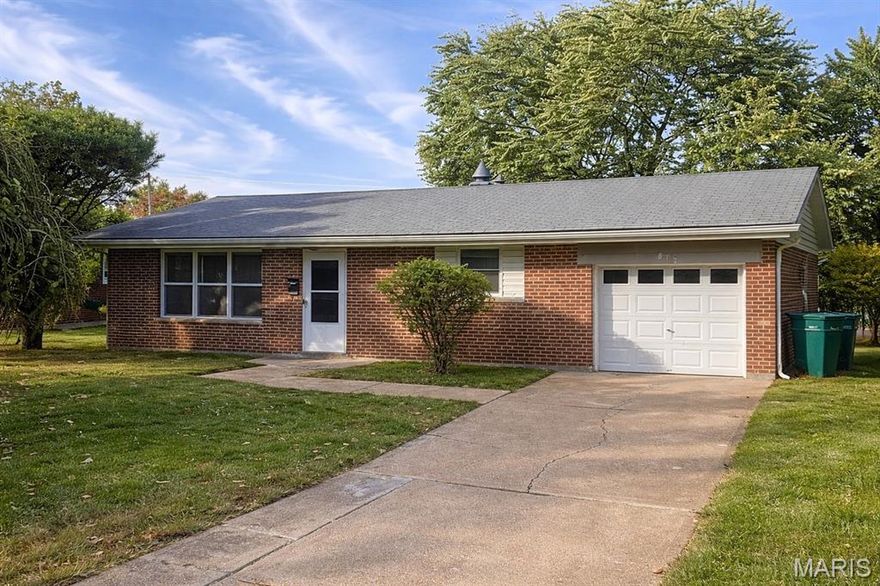 2-Bed 1-Bath tenant occupied property. Fantastic add to any portfolio or investor looking to get started. The property is located in the Bellefontaine Neighbors municipality.  Conveniently located to near schools, parks, and shopping centers.