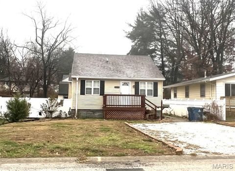 Photo of 3707 Coronado Drive, Alton, IL 62002 (MLS # 25081445)