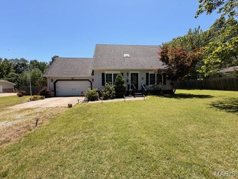 Photo of 2810 East Old Oak Road, Poplar Bluff, MO 63901 (MLS # 26030964)