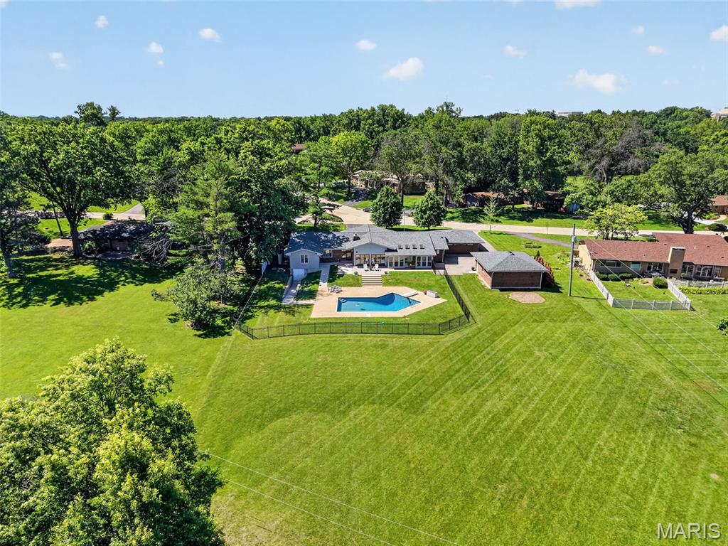 11601 Lakeshore Drive