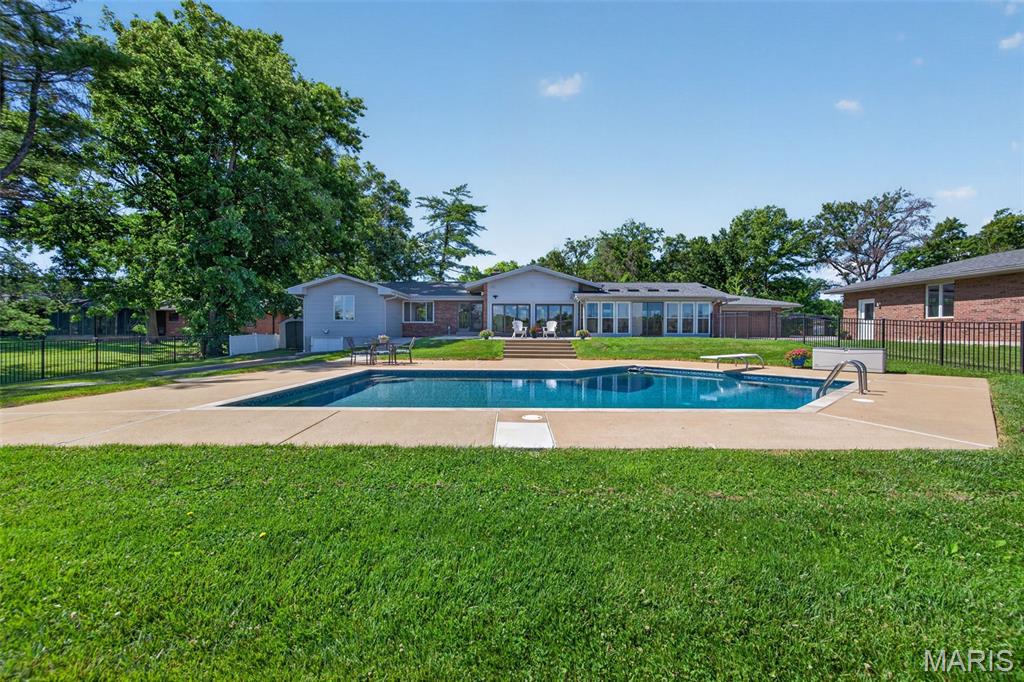 11601 Lakeshore Drive