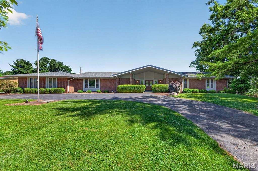 11601 Lakeshore Drive