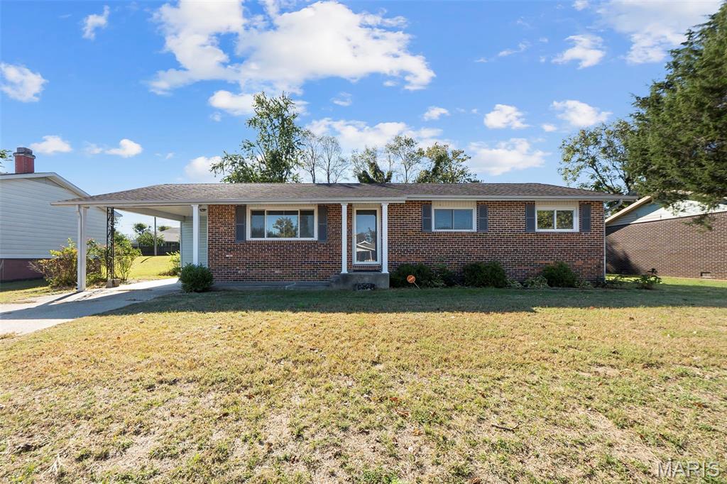 Photo of 917 Cambridge DR, Sikeston, MO 63780 (MLS # 26067133)
