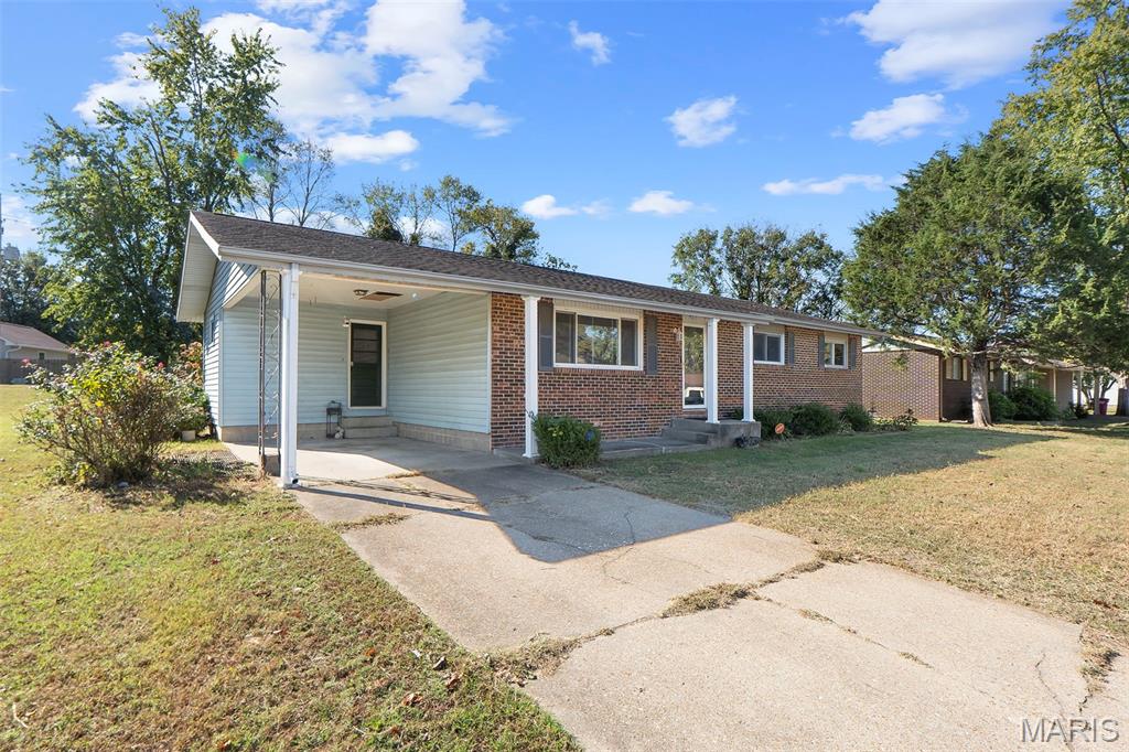 Photo of 917 Cambridge DR, Sikeston, MO 63780 (MLS # 26067133)