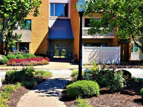 Tiny photo for 950 E. Rue De La Banque, Creve Coeur, MO 63141 (MLS # 26046156)