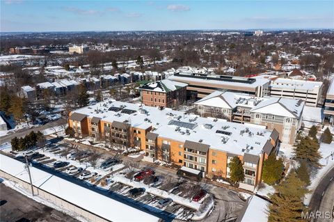Tiny photo for 950 E. Rue De La Banque, Creve Coeur, MO 63141 (MLS # 26046156)