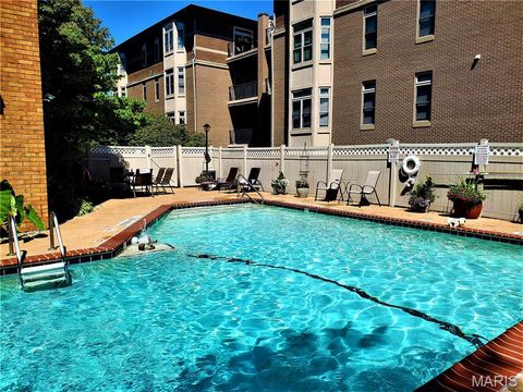 Tiny photo for 950 E. Rue De La Banque, Creve Coeur, MO 63141 (MLS # 26046156)