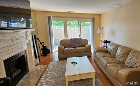 Tiny photo for 950 E. Rue De La Banque, Creve Coeur, MO 63141 (MLS # 26046156)