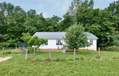 Photo of 400 Julie Court, Elsberry, MO 63343 (MLS # 26034717)