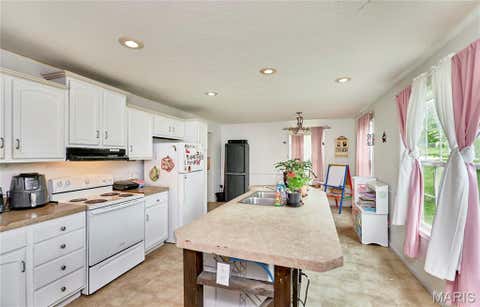 Tiny photo for 400 Julie Court, Elsberry, MO 63343 (MLS # 26034717)