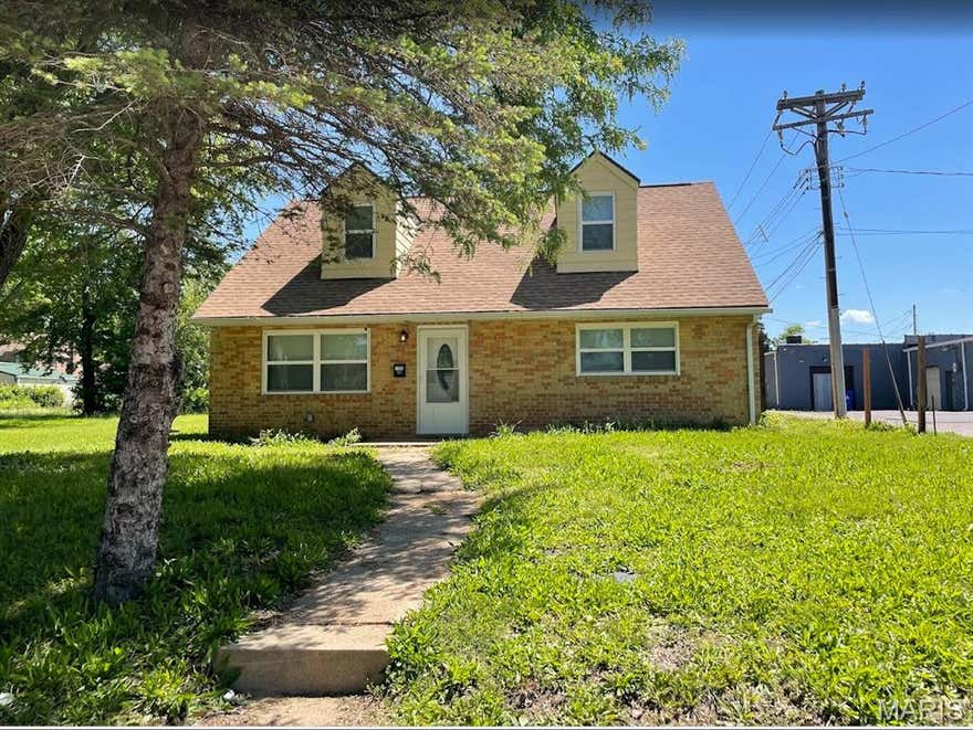 Investor looking to break into the AirBnB space??  This home is currently being rented at $100 per night on Airbnb.  Fully furnished 4 bedroom/2 bath home!!  Guests enjoy staying in the heart of University City, just 5 minutes from Del Mar Loop, 7 minutes to Washington University, and 10 minutes to Forest Park, the St. Louis Zoo, and the Art Museum.  This stylish home offers the perfect mix of comfort and entertainment in a prime location.  This home is also a great starter home for a first time homebuyer!!