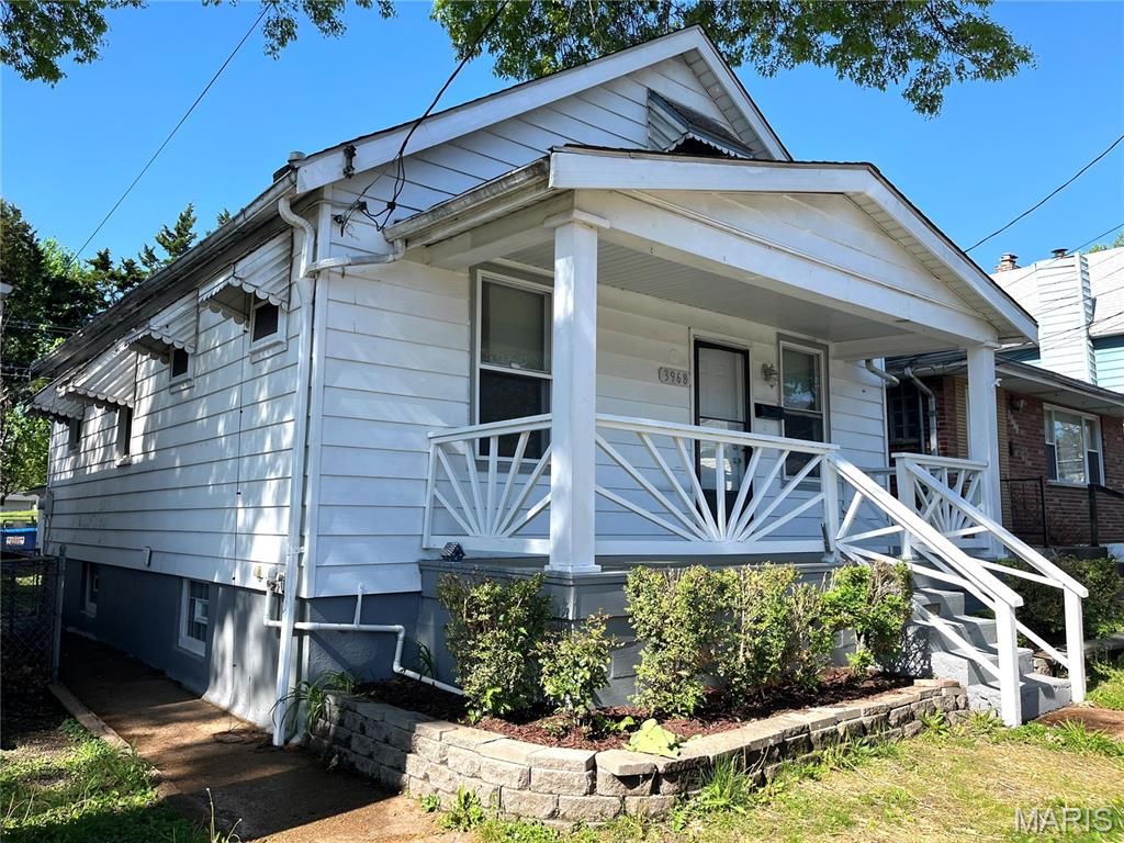 Photo of 3968 Schiller Place, St Louis, MO 63116 (MLS # 26022870)