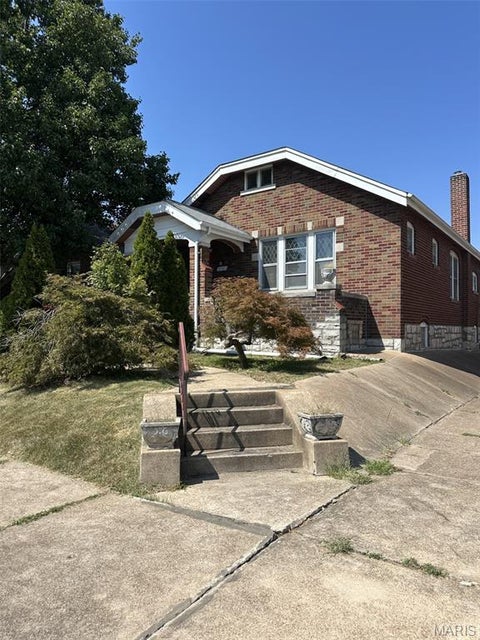 Photo of 5701 Gresham Avenue, St Louis, MO 63109 (MLS # 26061570)