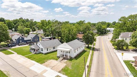 Photo of 400 S Washington Street, Jerseyville, IL 62052 (MLS # 26031000)