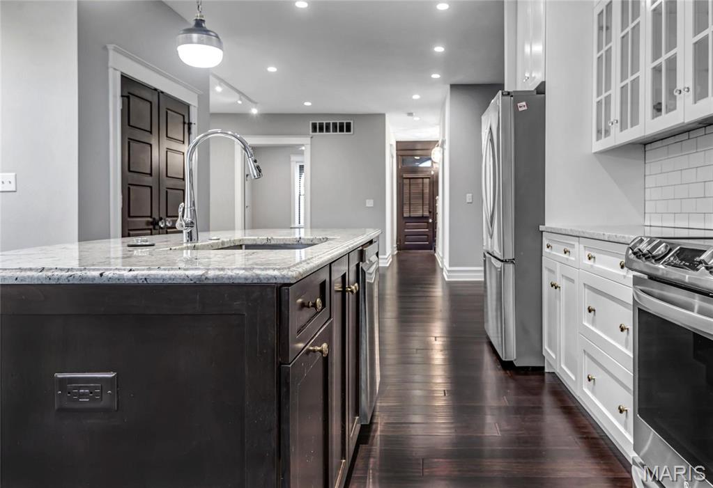 1041-1043 S Taylor Avenue