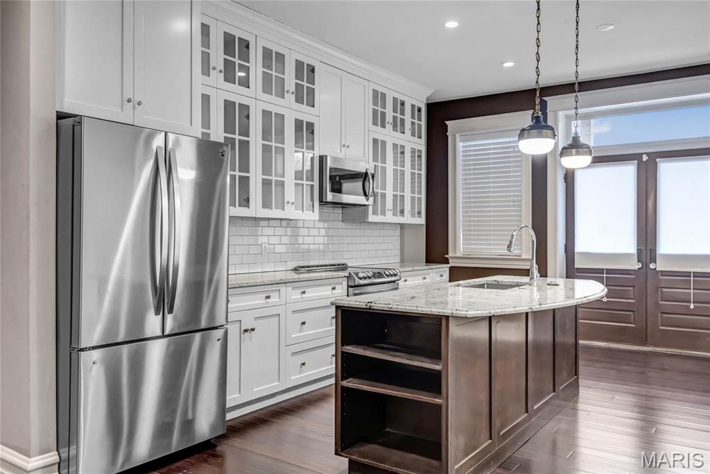 1041-1043 S Taylor Avenue