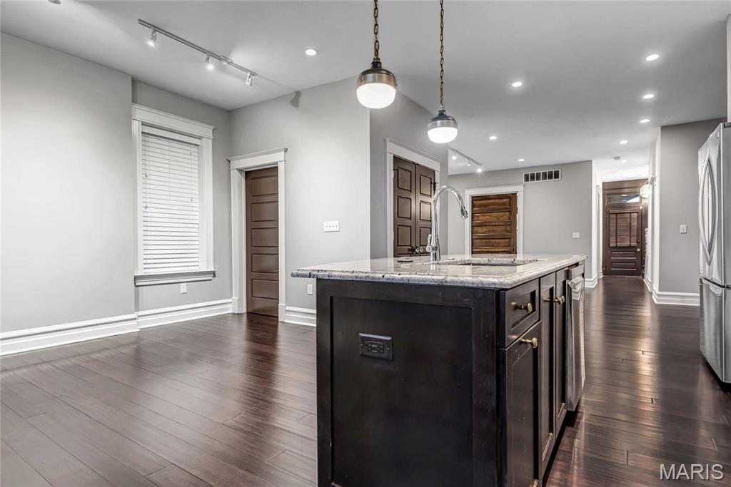 1041-1043 S Taylor Avenue