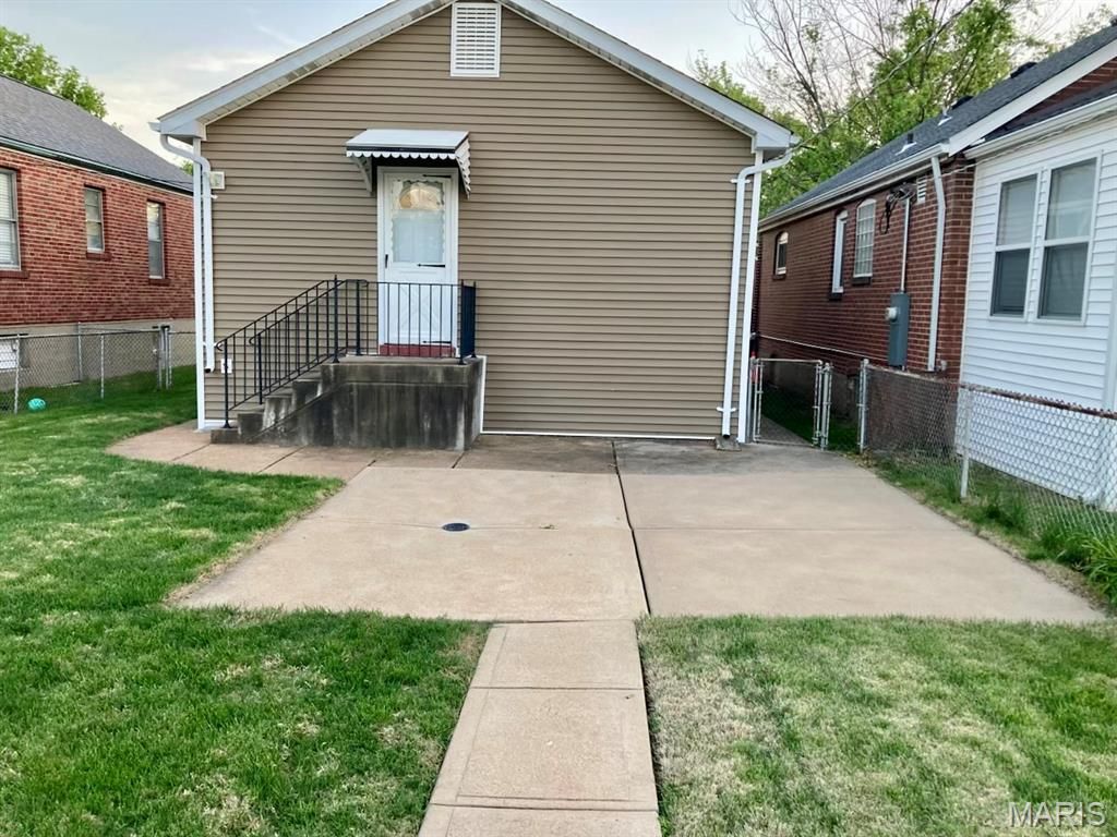 Photo of 5447 Robert Avenue, St Louis, MO 63109 (MLS # 26024529)