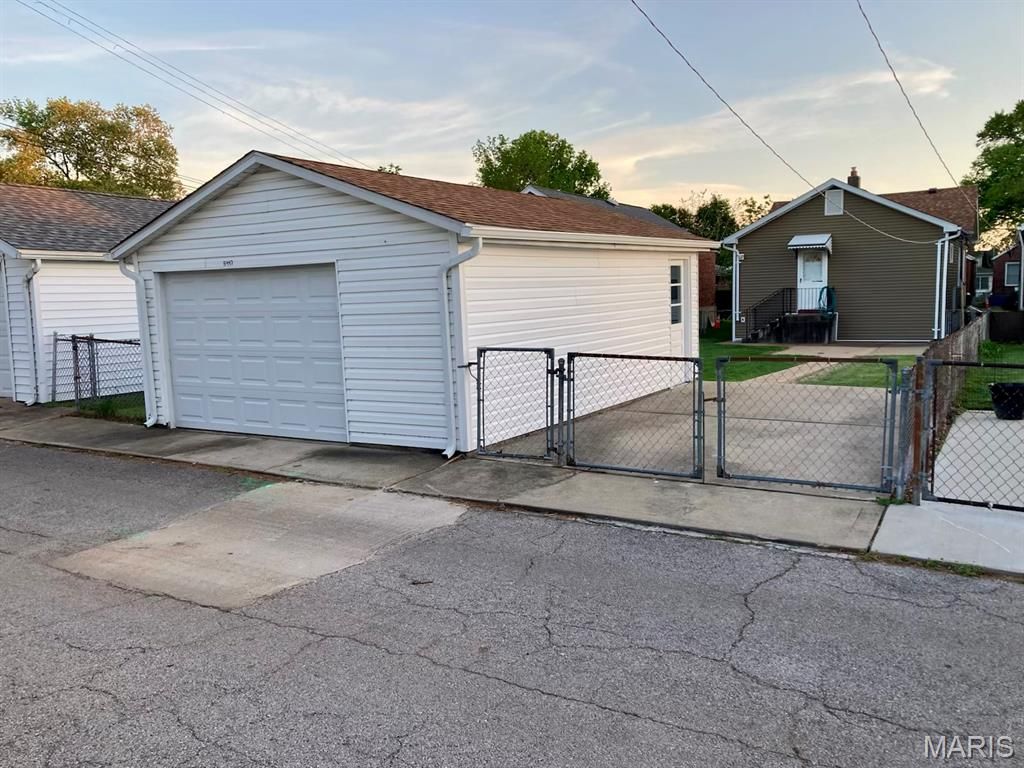 Photo of 5447 Robert Avenue, St Louis, MO 63109 (MLS # 26024529)