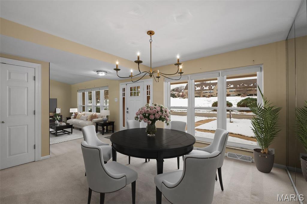 1572 N Woodlawn Avenue