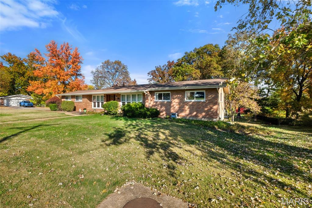 1572 N Woodlawn Avenue