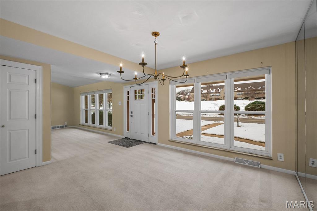 1572 N Woodlawn Avenue