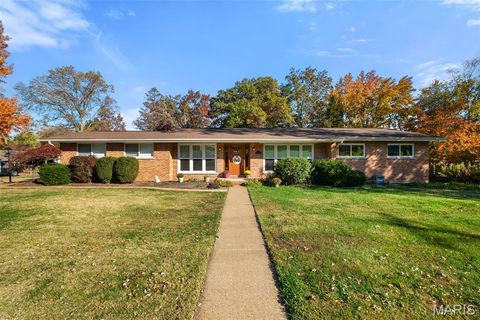 1572 N Woodlawn Avenue St Louis MO 63122