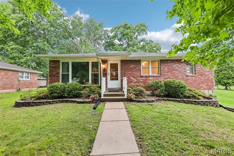Photo of 39 Mark Drive, Fairview Heights, IL 62208 (MLS # 26029216)