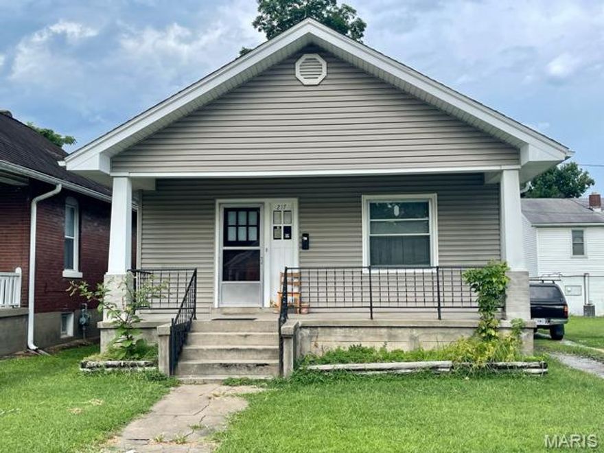 Great investment property!!! 2BR/1BA, currently leased .. call today for appt to see!