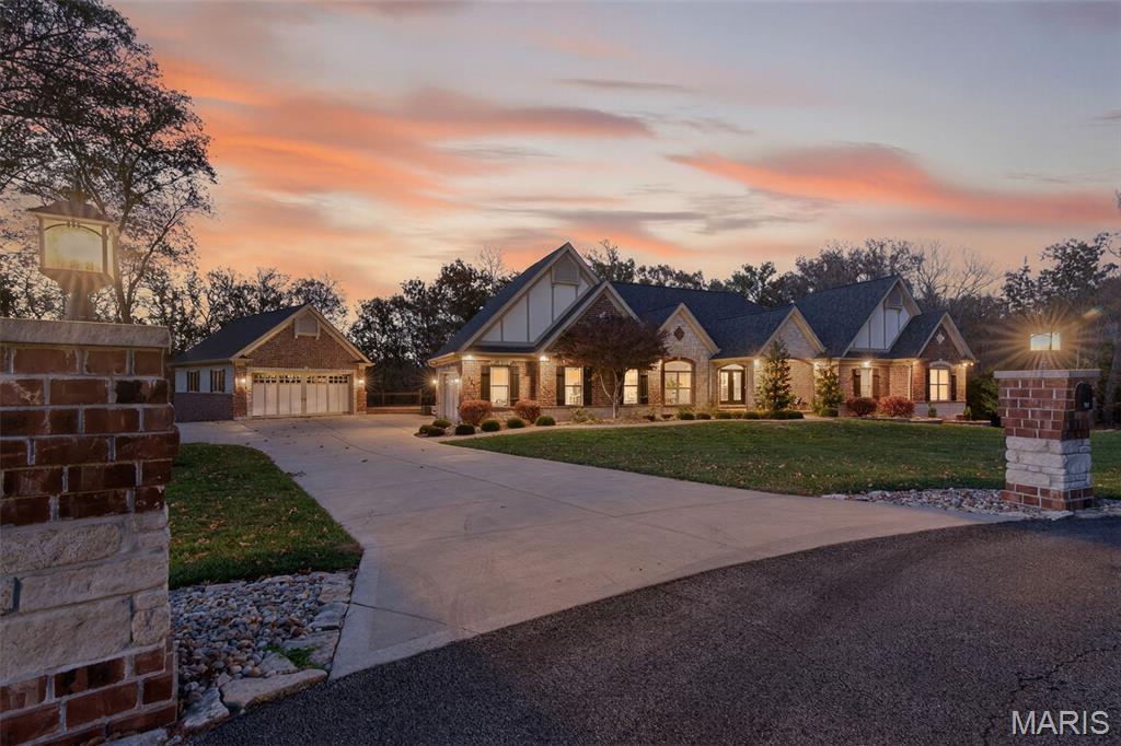 707 Crown Pointe Farms